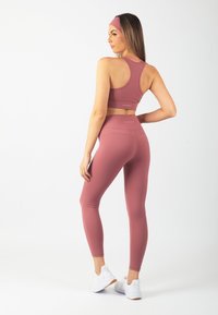 Carlheim Leggings - Byxor - berry