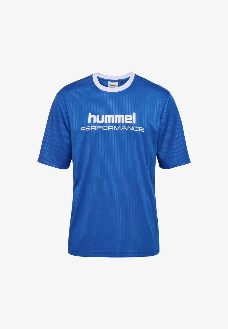 Blå kortärmad sport T-shirt gjord av slät tyg, med vertikal ribbad textur och vit "hummel PERFORMANCE" logotyp på framsidan.