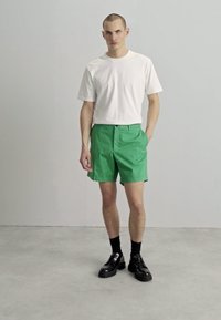Theory Short - jade green