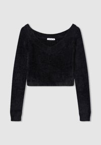 Maglione corto nero in tessuto peloso con maniche lunghe, scollatura ampia e polsini aderenti, posato su uno sfondo chiaro.