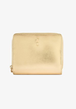 Kompaktowy portfel zapinany na zamek, wykonany ze złotej skóry, z małym metalowym logo w kształcie ptaka na przodzie i starannym przeszyciem wzdłuż krawędzi.