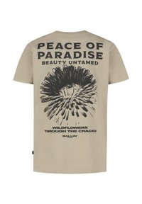 Beige t-shirt met zwarte tekst "Peace of Paradise," "Beauty Untamed," "Wildflowers Through the Cracks," en een grote zwarte bloemenafbeelding.