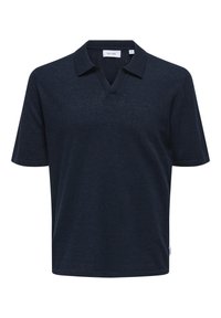 Tummansininen polo-paita, jossa on V-pääntie ja lyhyet hihat, pehmeästä kankaasta valmistettu, hienovaraisella tekstuurilla ja minimalistisella muotoilulla.