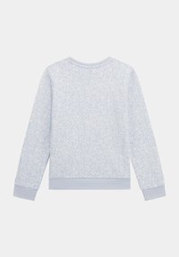 Sudadera azul claro con pequeño patrón floral blanco, de mangas largas, con puños y dobladillo acanalados, textura suave, escote redondo.