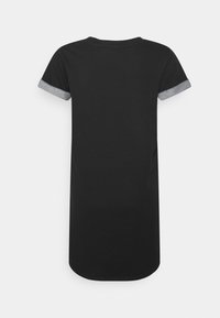 Czarna sukienka t-shirtowa z krótkimi, rolowanymi rękawami w stylu denimu. Okrągły dół i luźny krój, wykonana z miękkiego materiału bawełnianego.