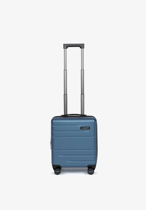 Valigia rigida blu con forma rettangolare elegante, manico nero telescopico e quattro ruote nere; presenta un motivo a scanalature orizzontali.