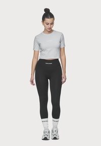 Pegador INES CROPPED BABY TEE - Osnovna majica kratkih rukava - washed sky grey