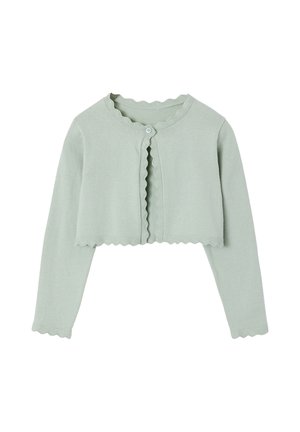 Hellgrüner kurzer Cardigan mit langen Ärmeln, gewellten Kanten am Ausschnitt, der vorderen Öffnung, den Bündchen und dem Saum sowie einem einzelnen Knopfverschluss.