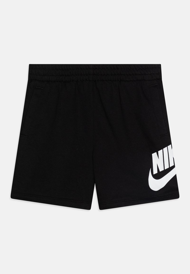 Čierne športové šortky vyrobené z bavlnenej zmesi, so elastickým pásom, dvomi bočnými vreckami a veľkým bielym logom Nike na ľavom stehne.