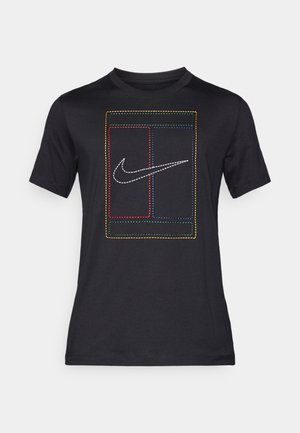 T-shirt de algodão preto com um logótipo Nike branco, apresentando contornos em várias cores que formam formas retangulares. Mangas curtas, design com gola redonda.