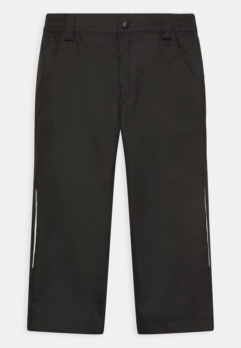 Schwarze wasserdichte Hosen mit einem elastischen Bund, vorderen Taschen und reflektierenden Akzenten an den Seiten. Glatte Textur, gerade Passform.