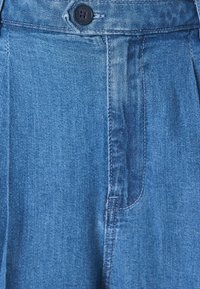 GAP GAP X DÔEN WIDE LEG JEAN - Pernera ancha - medium indigo