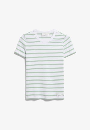 T-shirt blanc à manches courtes avec des rayures horizontales vertes, doté d'un col rond et d'une petite étiquette en bas affichant le nom de la marque.