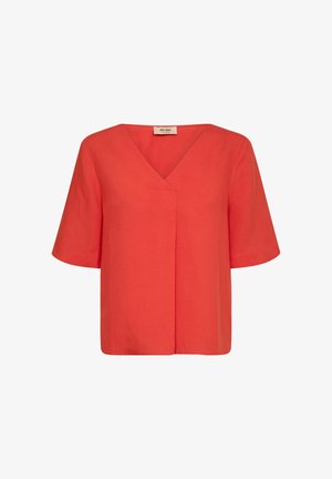 Piros, rövid ujjú, V-nyakú blúz finom átfedéses részlettel az elején, könnyű anyagból készült.