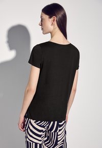 Thumbnail Image 3