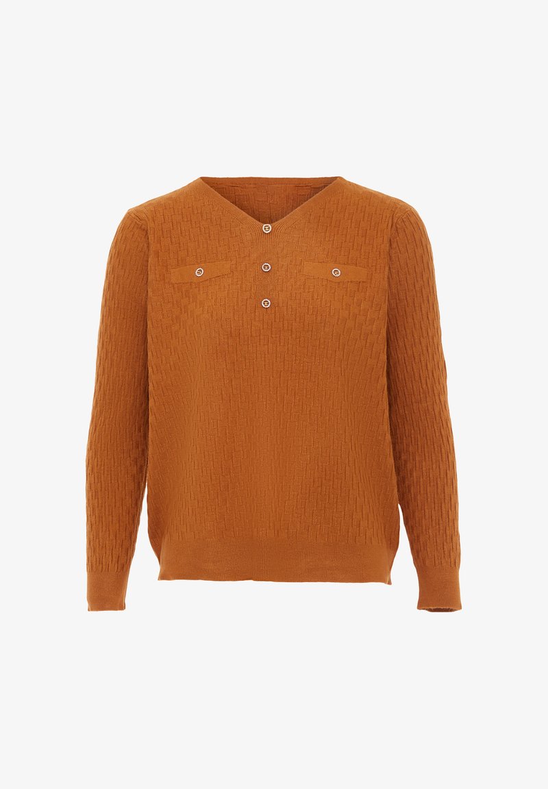 Pull en tricot couleur rouille avec un col en V, doté de deux poches poitrine et de trois boutons décoratifs sous le col. Motif texturé sur l'ensemble.