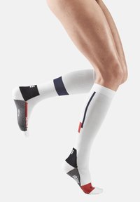 CEP THE RUN LIMITED 2024.1 COMPRESSION SOCKS KNEE-HIGH WOMEN - MADE IN GERMANY - Kniestrümpfe - white
