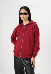 Gina Tricot ZIP HOODIE - Kapucnis pulóver - rumba red