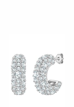 Pendientes de plata con una superficie texturizada, adornados con múltiples pequeñas piedras transparentes. Presentan un diseño curvado y otro recto.