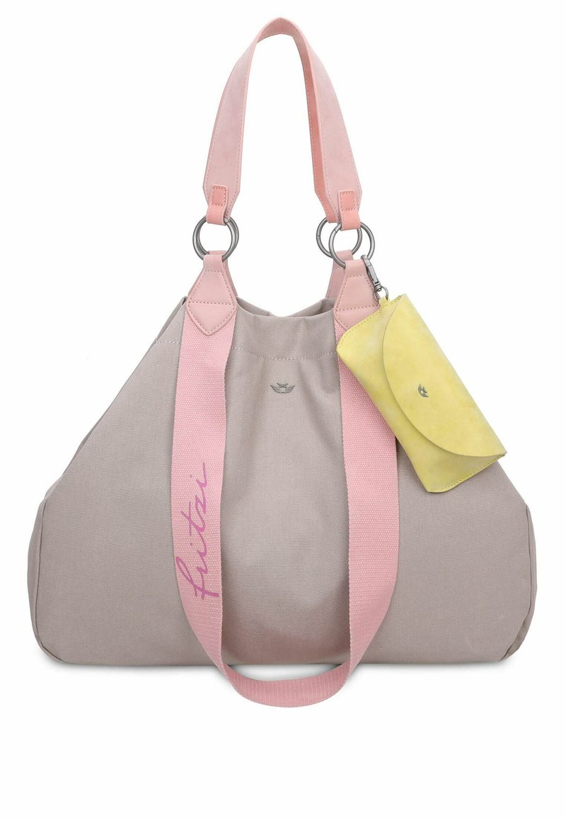 Grande borsa tote beige con cinturini rosa, hardware in argento e una piccola pochette gialla staccabile. Presenta dettagli cuciti e il logo.