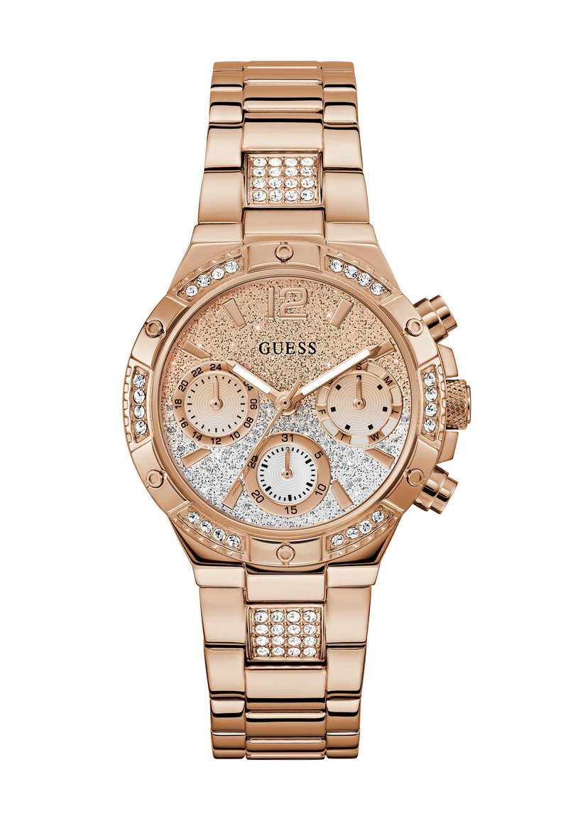 Montre-bracelet Guess en or rose avec un cadran pailleté, des accents en cristal sur la lunette et le bracelet, trois sous-cadrans et un bracelet à maillons en métal.
