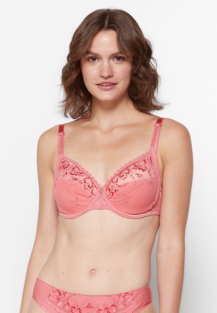 Sutien cu armătură