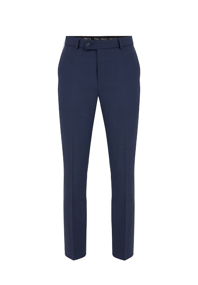 Granatowe, dopasowane spodnie wykonane z fakturowanej tkaniny, z płaskim przodem, paskiem na pasek oraz klasycznym krojem prostym.