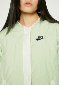 Nike Sportswear JACKET - Rövid kabát - honeydew/sea glass/black