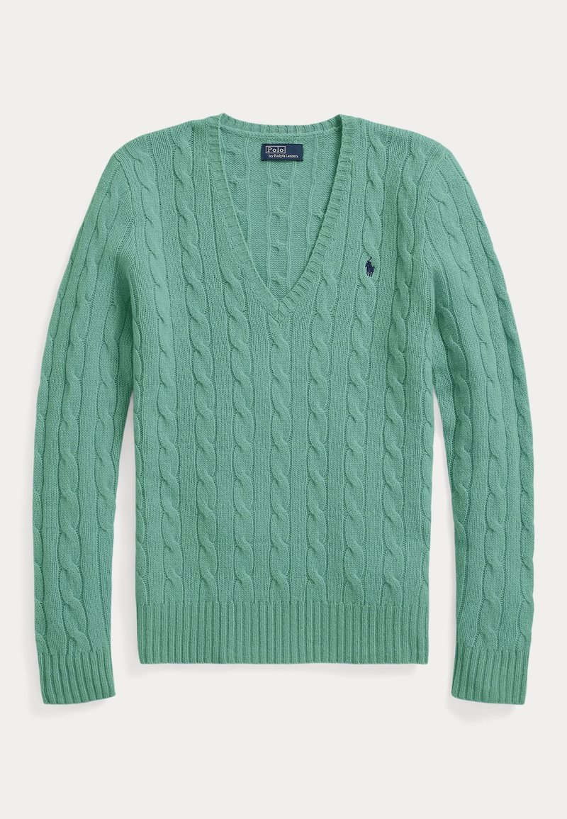 Pull vert clair en maille torsadée avec un col en V profond et des poignets et ourlet côtelés. Présente un petit logo sur la poitrine. Texture en mélange de coton.