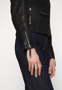 Freaky Nation Skinnjacka - black