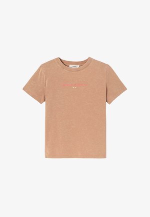 T-shirt en coton marron clair à manches courtes avec texte rose « amour toujours » et deux petites icônes de cœur sur la poitrine.