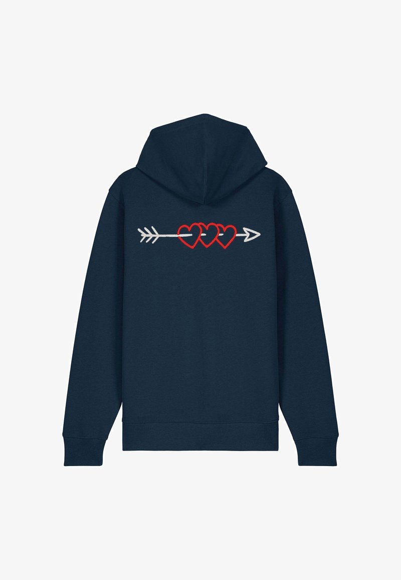 Sweat à capuche bleu marine avec un grand design au dos représentant trois cœurs rouges reliés par une flèche blanche. Tissu doux, poignets et ourlet côtelés.