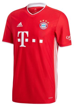 Maillot de football rouge du FC Bayern Munich avec logo Adidas blanc, logos des sponsors, quatre étoiles dorées au-dessus de l'écusson de l'équipe, et bandes blanches sur les côtés.