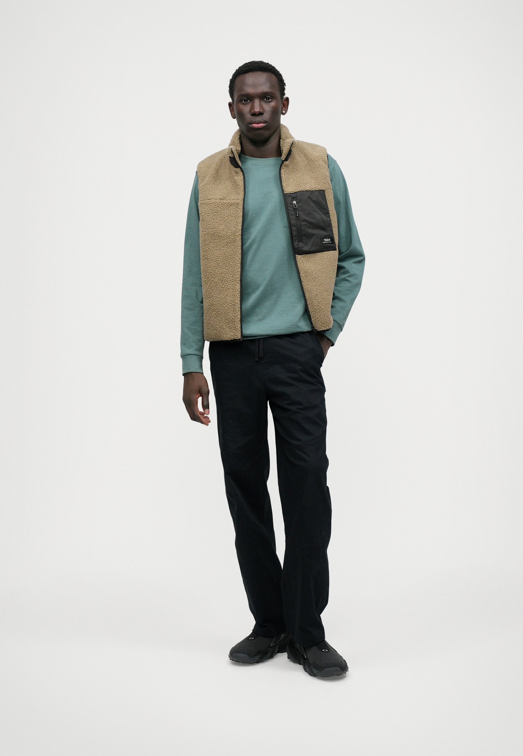 【CTHY】eVent×TUSCANY BOA TECH VEST TAION MOUNTAIN ZIP BOA HI NECK VEST UNISEX - Waistcoat - beige