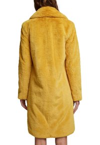 Esprit Collection Vinterfrakke - yellow