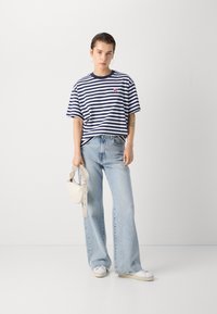 Scotch & Soda CORE THE FREE SPIRIT PEACE BIRD  - Print T-shirt - navy/white