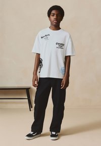 Next REGULAR FIT - Pantaloni cargo - black