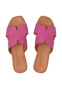 Roze leren slide sandalen met een kruisdesign, featuring een soepel textuur en een bruine gevoerde voetbed met het merknaam erop gedrukt.