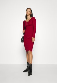 Even&Odd Vestido direito - red