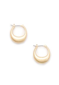 Orecchini a cerchio color oro con una forma liscia e arrotondata e una superficie lucida. Fissati da una cerniera color argento.