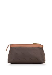 Bruine nylon cosmetica tas met een tan leren rits, voorzien van een reliëf logo patroon, rechthoekige vorm en een gladde textuur.