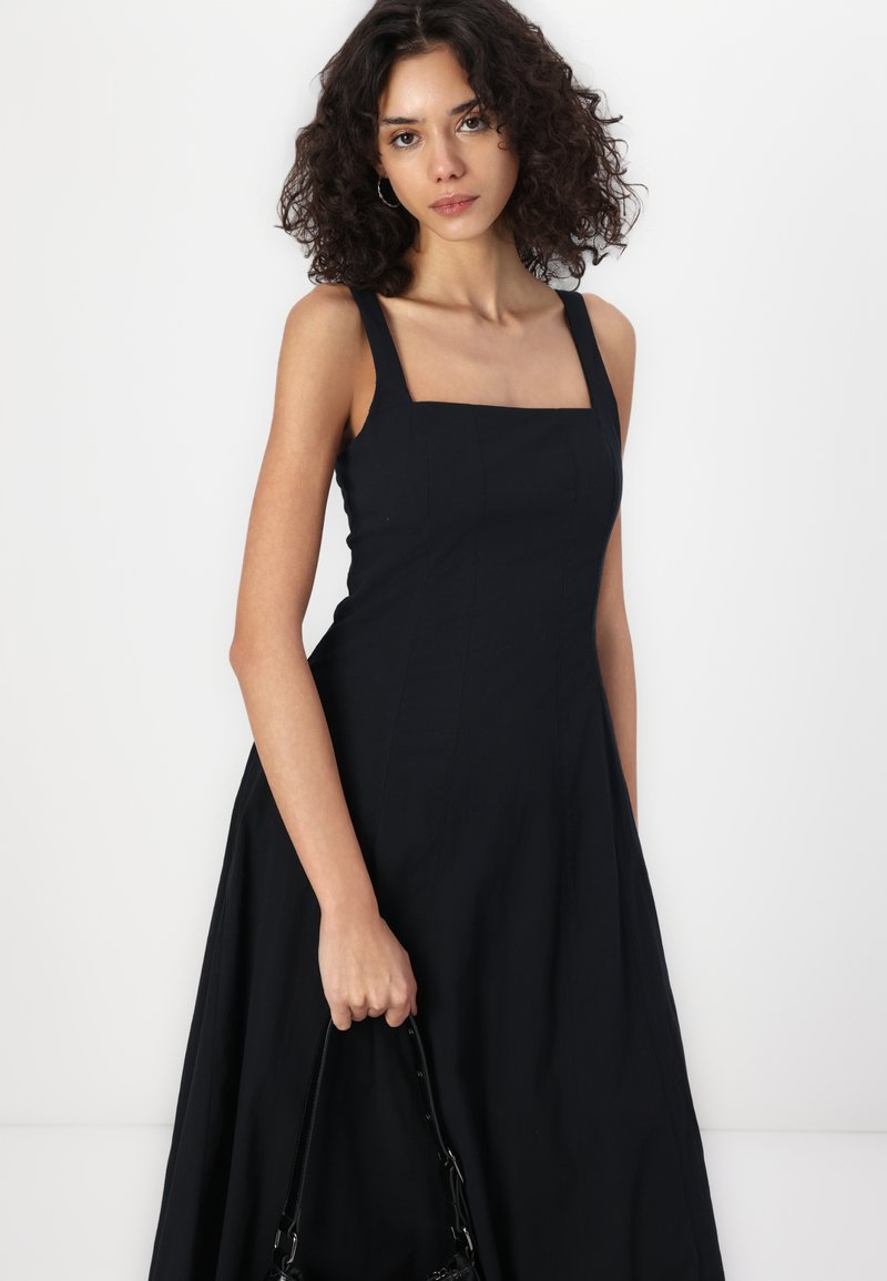 Abercrombie & Fitch The A&F Mila Midi Dress - Hverdagskjole - black  beauty/sort - Zalando.dk