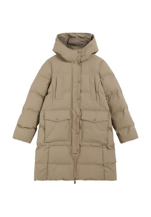 Abrigo acolchado beige con capucha, cierre de botones, dos bolsillos frontales con solapa y textura acolchada. Diseño de largo más largo.