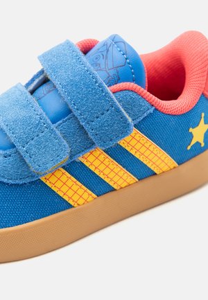 adidas VL Court 3.0 Disney Pixar Toy Story Woody (TD) — foto 6