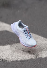 ASICS - DYNABLAST 5 - Zapatillas running asfalto - blue fade/white Imagen en miniatura 1