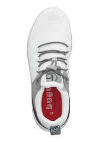 Vit meshsko med grå detaljer, elastiska snören, vadderat inre och röd innersula med varumärkeslogotyp och storlek 42. Mönster på hälfliken.