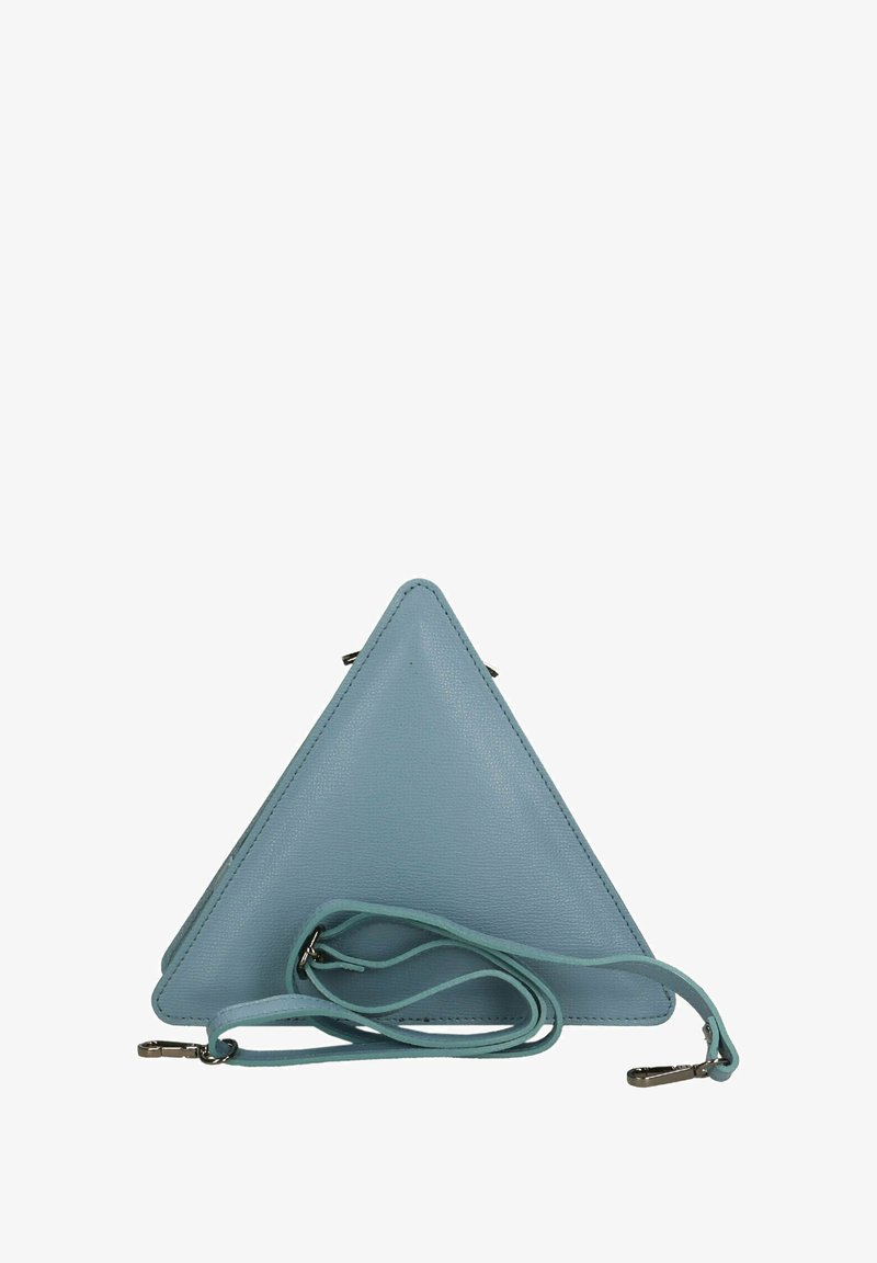 Borsa a tracolla triangolare di colore azzurro chiaro realizzata in materiale sintetico testurizzato, con tracolla abbinata staccabile e chiusura a morsetto in metallo.