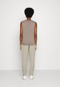 Lounge Nine LNBALLOU SLIPOVER - Camisola - vintage khaki