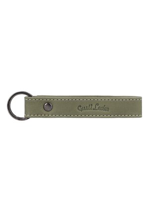 Olivgrüner Leder-Schlüsselanhänger mit weißer Naht, Metallring, Niet und "Gusti Leder" Prägung auf einer Seite.