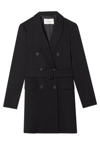 Czarna, dwurzędowa sukienka marynarka z długimi rękawami, paskiem w talii, kołnierzem klapowym i kieszeniami z klapami.